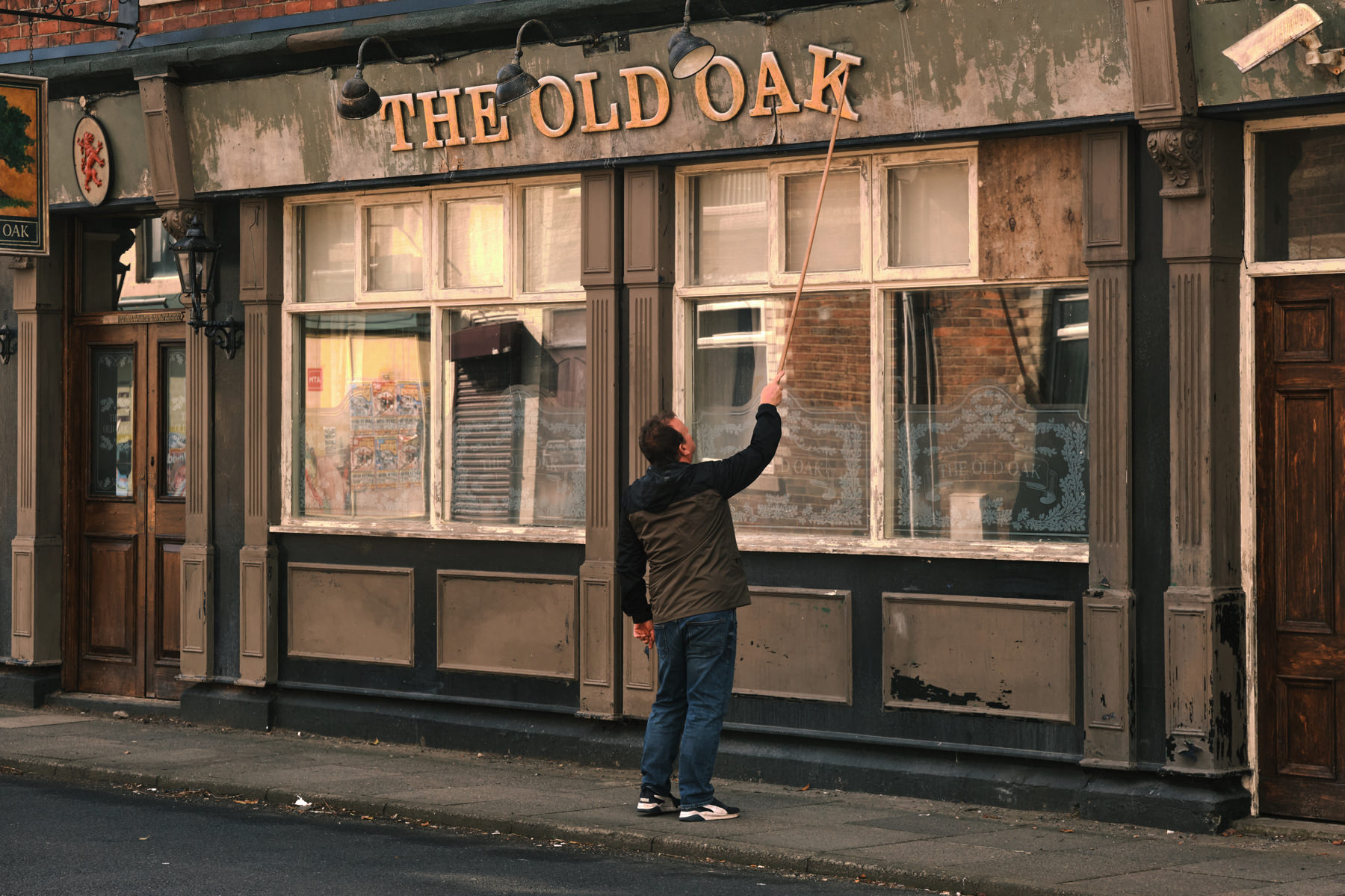 Ready go to ... https://www.luckyred.it/movie/the-old-oak/ [ The Old Oak - Lucky Red]